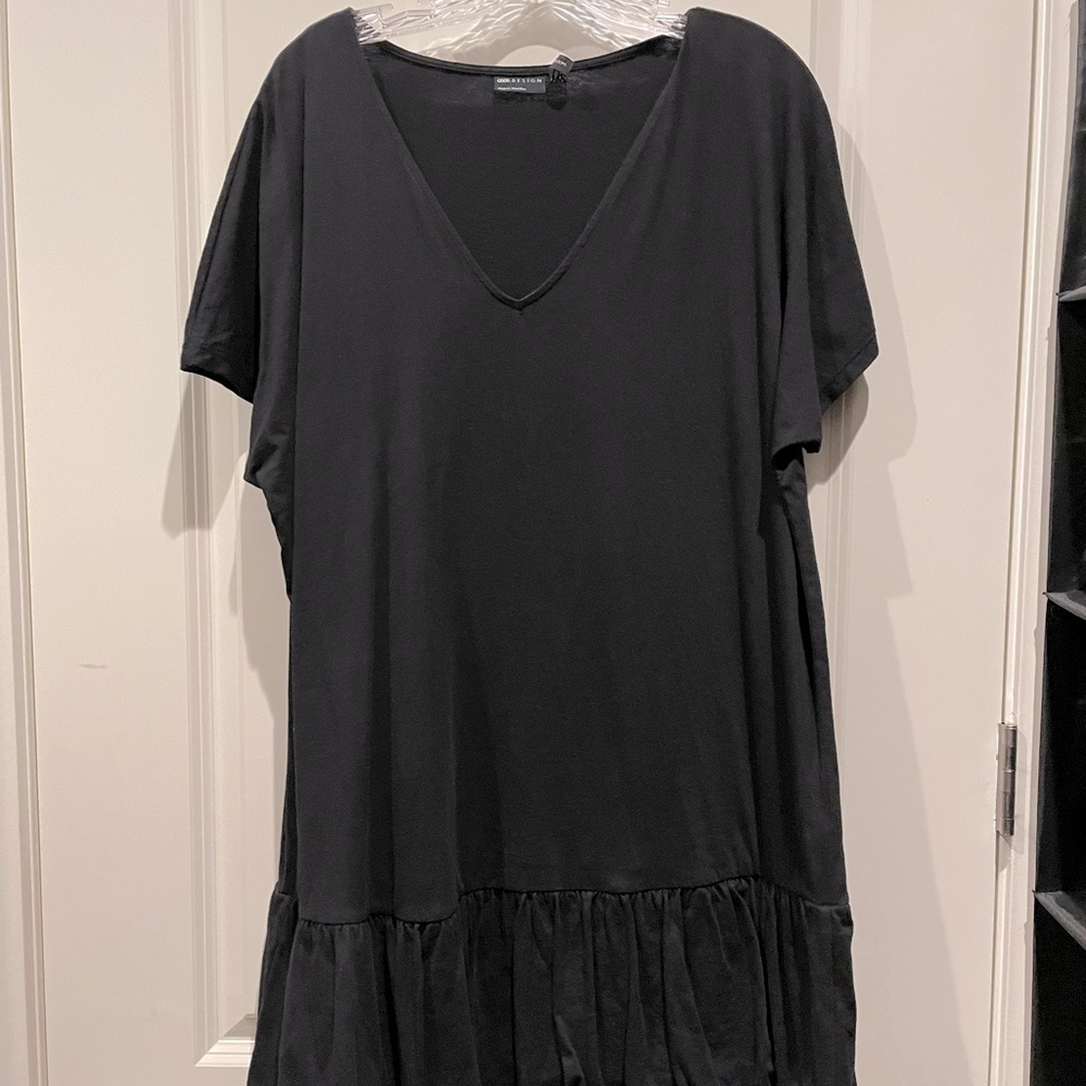 Black T-shirt Dress with Bubble hem